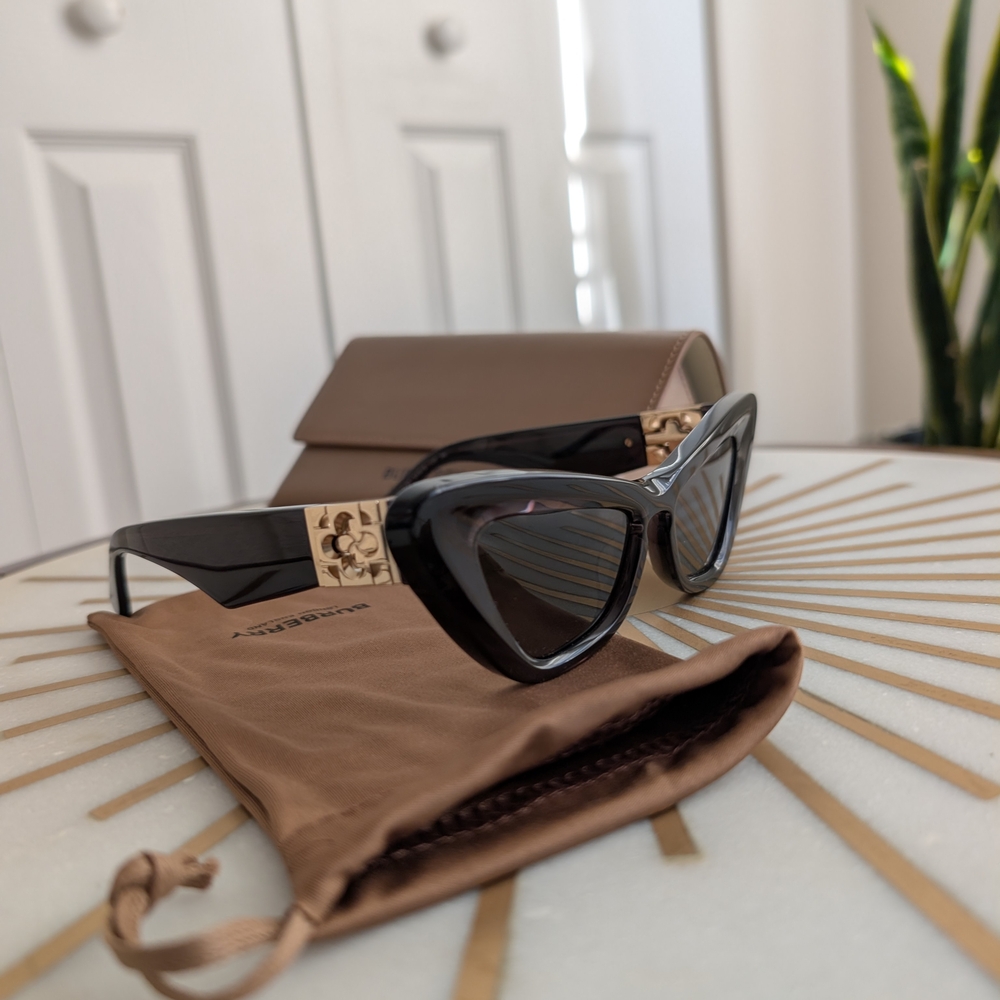 NIB Burberry Black Cat-Eye Sunglasses - Picture 13 of 15